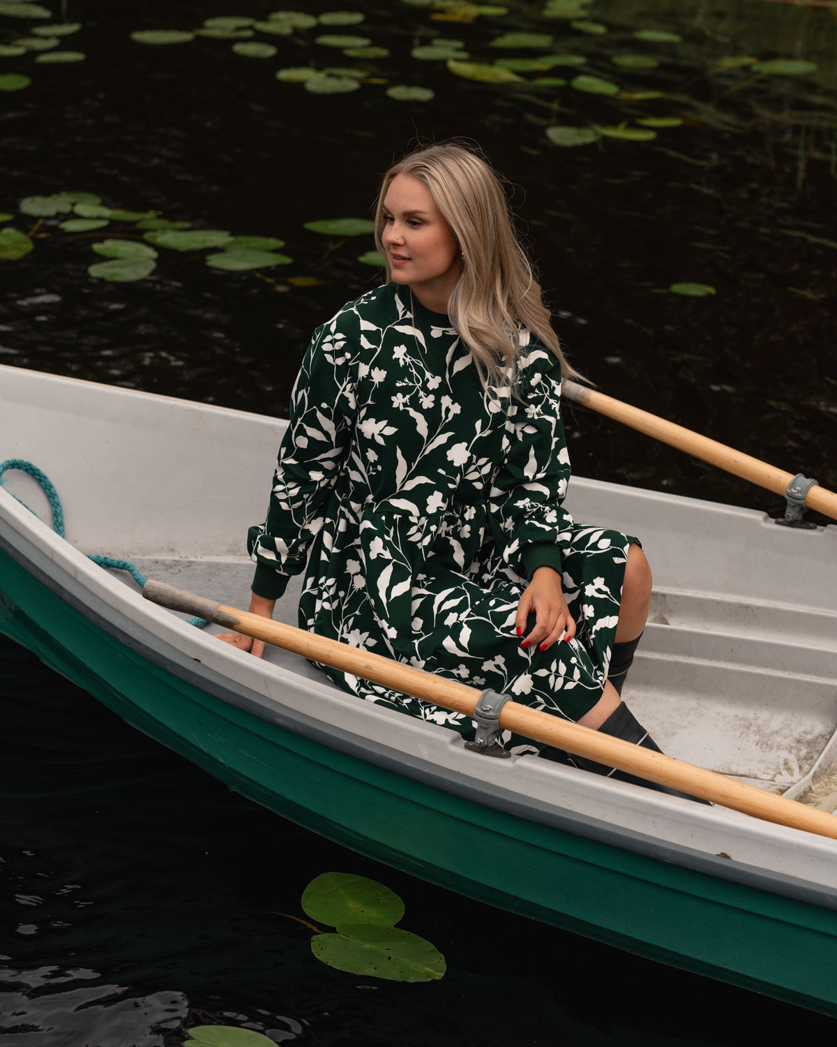 Varjot pitkähihainen mekko vihreä.