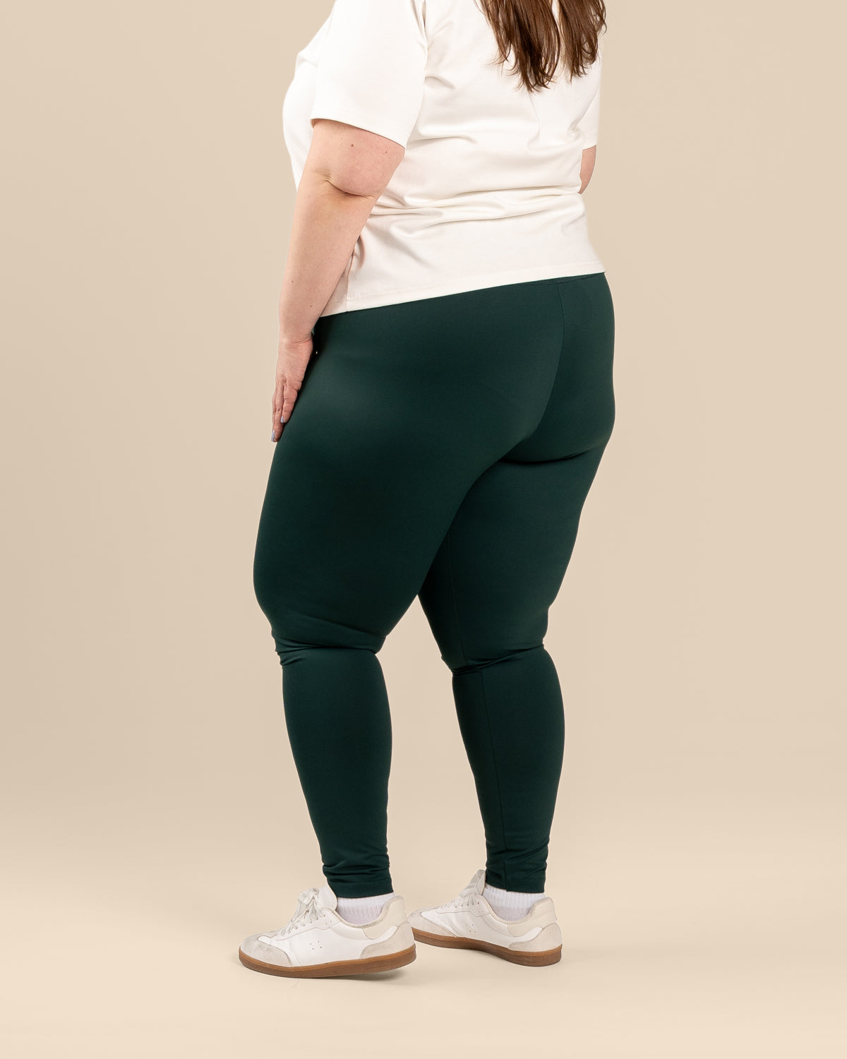 Tummanvihreät leggingsit