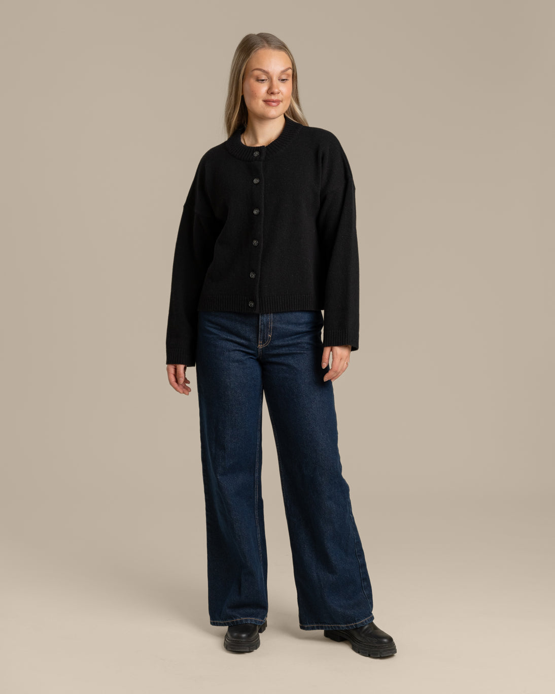 Kuura Strickjacke, schwarz