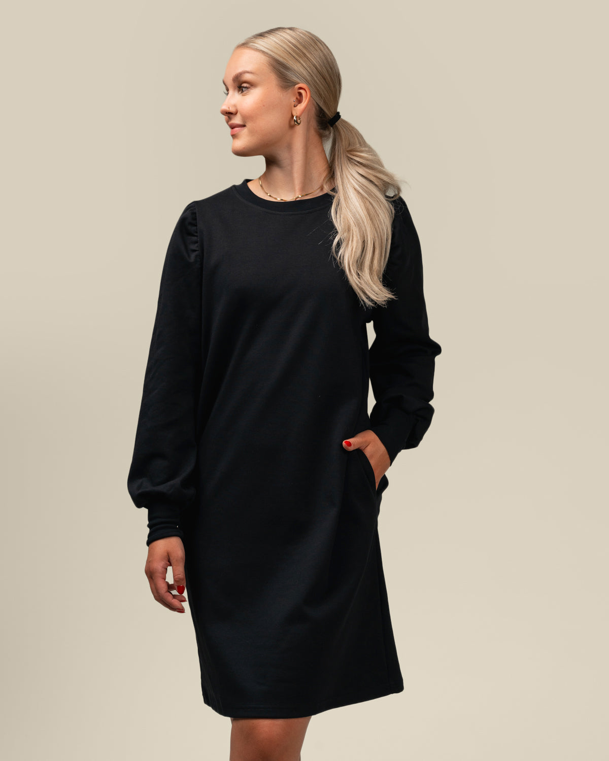 Puhvihihainen mekko, musta Toive.