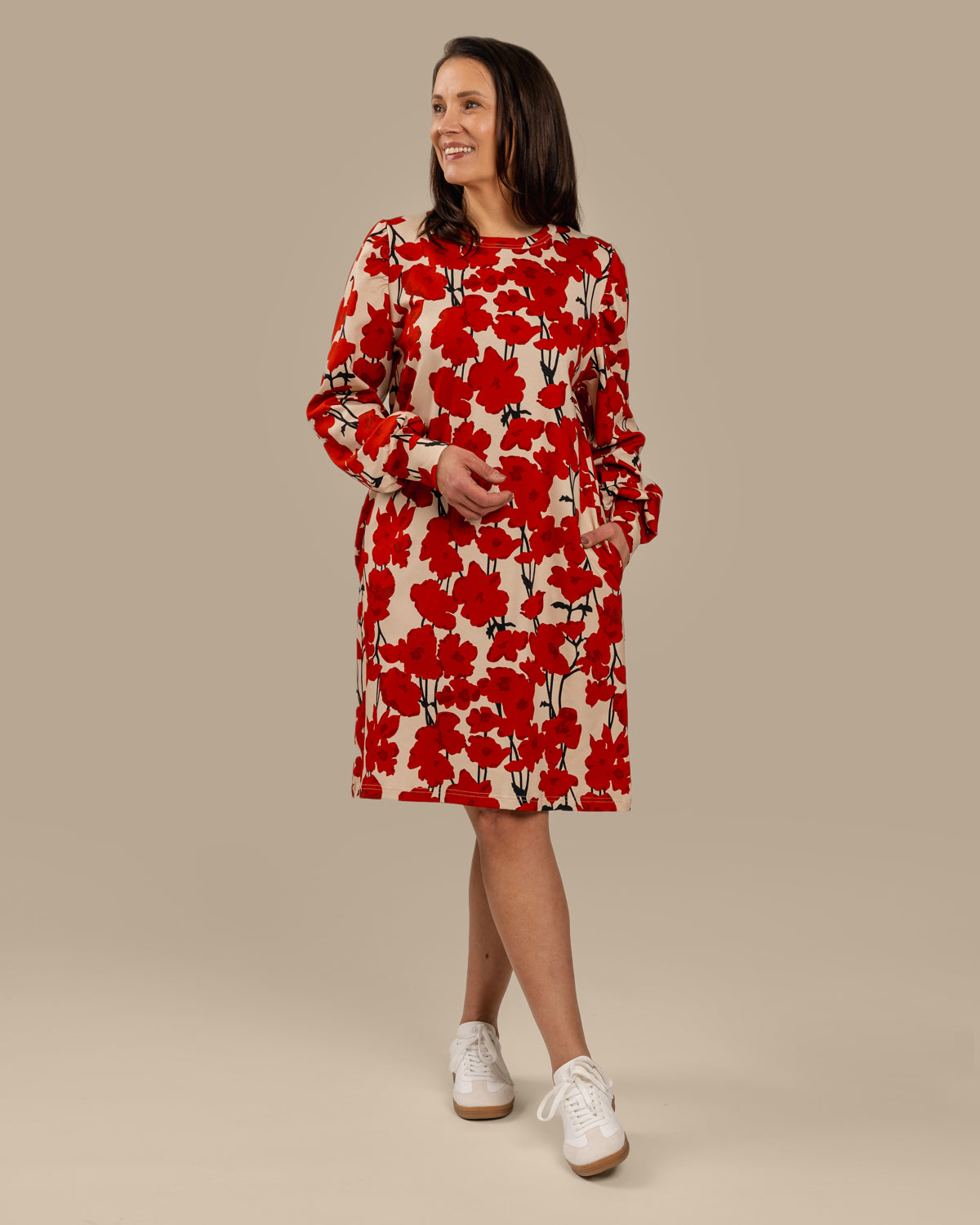 Puhvihihainen mekko, Valmut Toive.