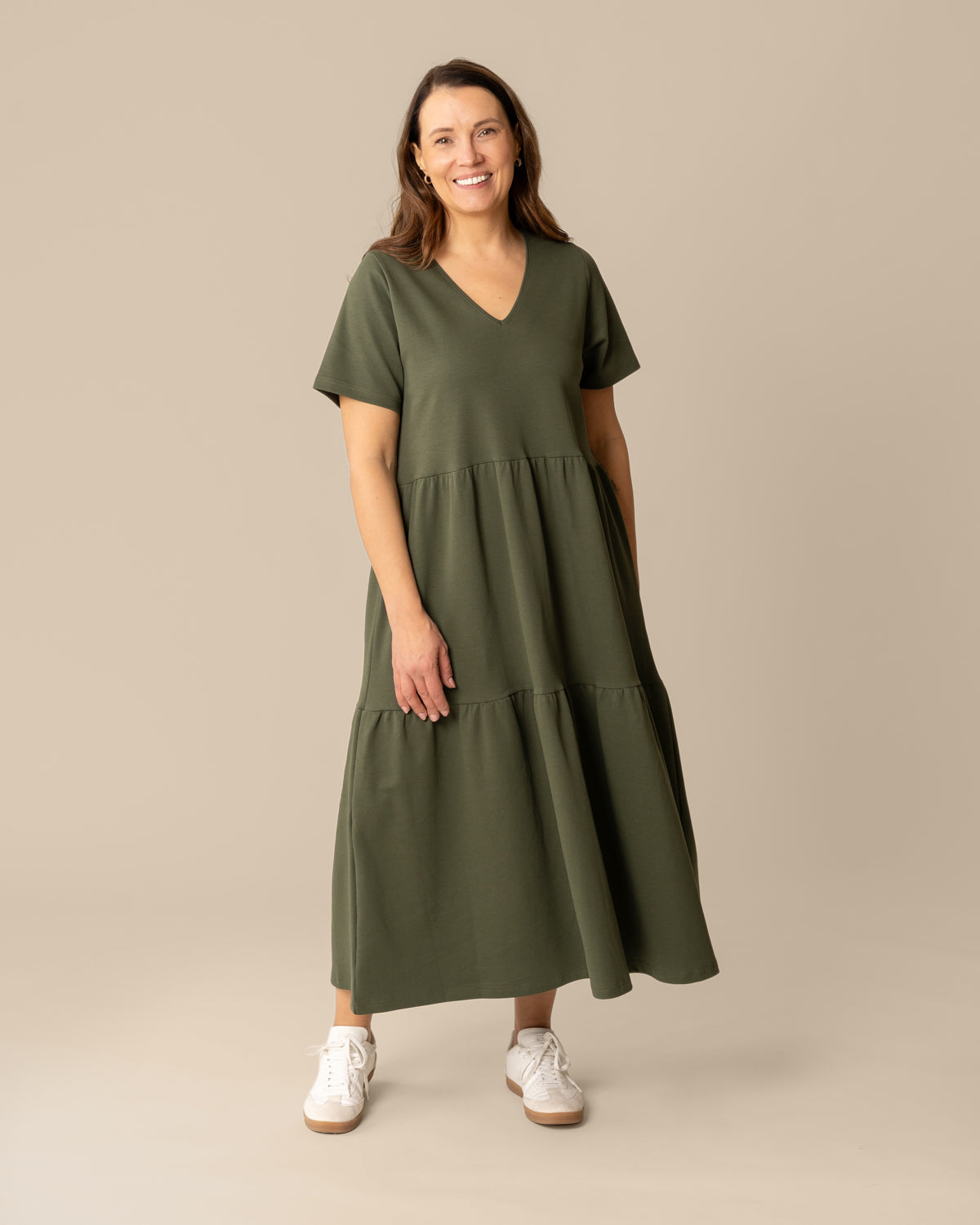 V-pääntiemekko pitkä, khaki